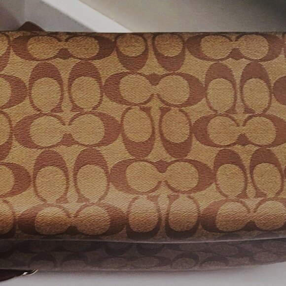 Coach City Tote Bag - Signature Canvas - Picture 2 of 7